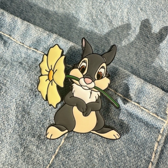 Bambi Enamel Pin - Disney's Bambi - Picture 3 of 4